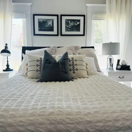 Great Space-Blocks from Downtown! Lots of Parking. No Cleaning Fees.