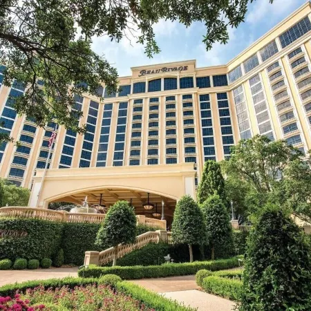 2Br with Balcony Near Biloxi Beach & One Block to Casinos! Downtown Darling