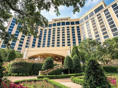 Downtown Darling - 2 beds with balcony near Biloxi Beach & one block to casinos!