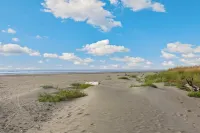 "Ocean Shore Desire" Beach Getaway! Beach/HotTub/Gameroom/Sleeps 10 - Wi-Fi