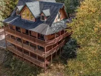 3 level cabin on Mt Mitchell golf course Hotels in South Toe