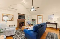 Country Cottage with Modern Amenities