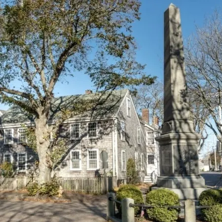 6 BDR, Pet-friendly, newly remodeled whaling captain’s house downtown Nantucket!