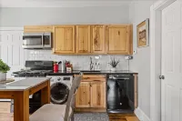 Bright & Spacious Apartment with Amazing Shower