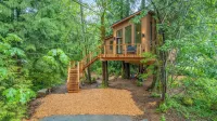 Tree House- Two bedroom plus loft- sustainable living! - Boutique