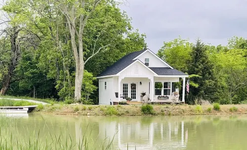 Looking for a perfect  escape from the city ! Hotels in Johnson County