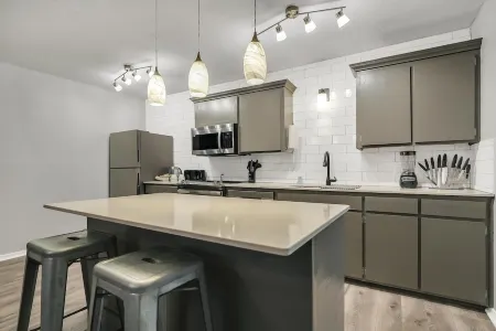 Beautiful Contemporary Suite #04