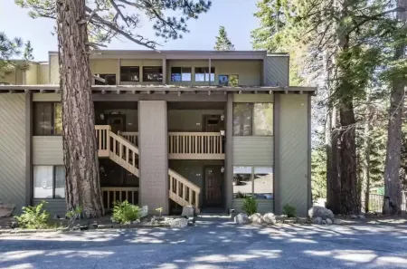 Walk to Village/Gondola, 1BR + Private Bunk Area