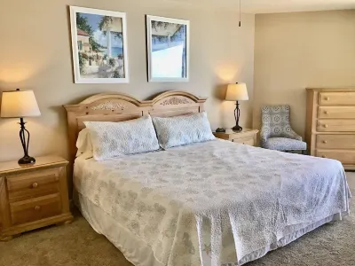 #711C - Brand New Upgrades Include New Tile, New Carpet And Restored Bathrooms! Hotels in der Nähe von Public Beach Access #3 PCB., Fl.