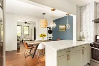 Renovated Townhouse Walk to All