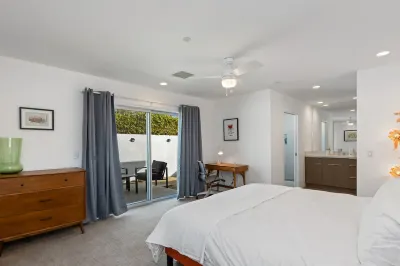 Come visit Palm Springs!
