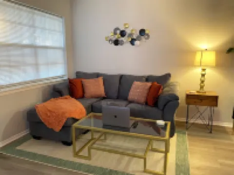 Modern Comfort 2 BR Midtown 2mins to Overton Park