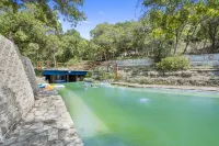 Romantic Secluded Studio with private Koi Pond and huge Natural Pool - Romantische