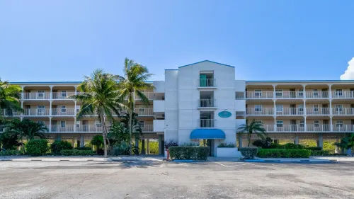 Swaying Palms Spacious Suite [Ocean Pointe 3201]