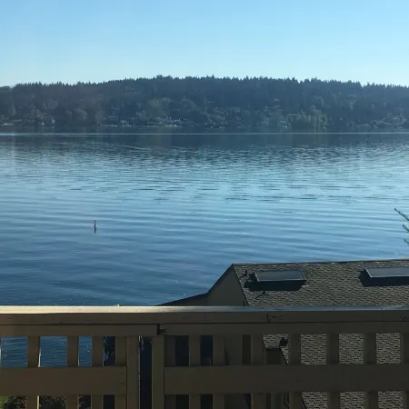Waterfront & View-Near Seattle on Lake Sammamish in Bellevue