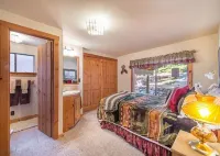 Beautiful home North Lake Tahoe - walk to beach!
