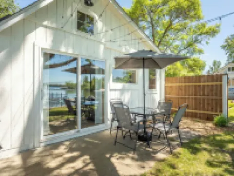 Cozy Lake Latoka Cabin with Loft Hotels in La Grand Township