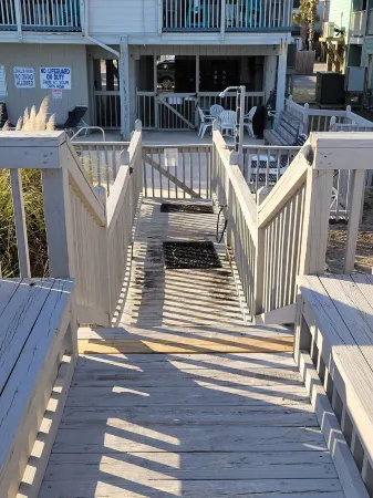 Relaxing Winter Getaway,  Directly on the Beach with Amazing Views Отели в г. Серфсайд Бич