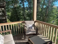 Cozy 2 bd/2 ba Condo w/ dual decks minutes from town & slopes!