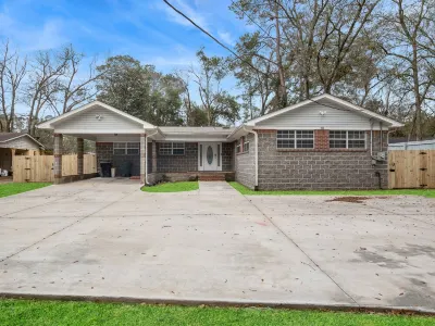 Paradise at Tallahassee - 4BR/2Bathrooms Hotels near Tallahassee