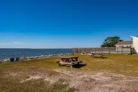 5 minute walk to ocean with opt heated pool, hot tub,game rm & tons of amenities