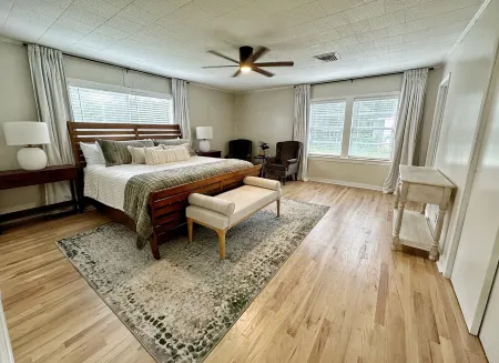 The Velvet Crush Cottage located in the heart of Monroe