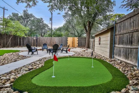 Red Raider Retreat - Walk to Texas Tech Отели рядом с достопримечательностью «Университет Техас Тек»