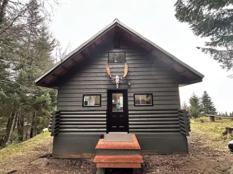 Cozy home with a view, newly remodeled.