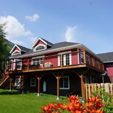 Sockeye house 420 3rd ave Large house located in downtown Accommodates up to 12 Отели в г. Сьюард