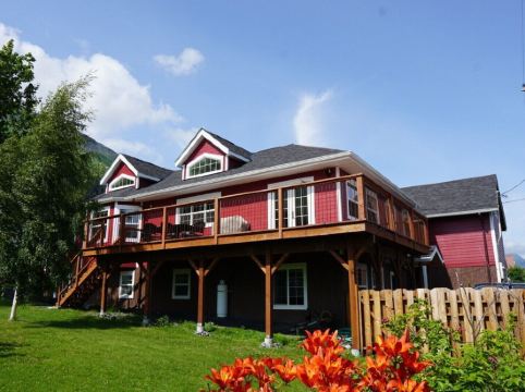 Sockeye house 420 3rd ave Large house located in downtown Accommodates up to 12