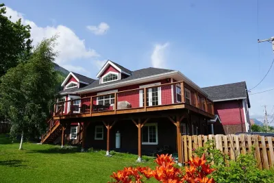 Sockeye house 420 3rd ave Large house located in downtown Accommodates up to 12 Hotels near Alaska SeaLife Center