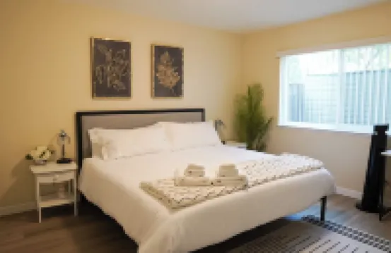 Newly renovated 2B/1b in Downtown Hotels near Grizzly Peak