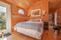 Cabin w/ Sauna in Mid-Coast Maine! Hour to Bar Harbor and Acadia- Cabin #6 Birch - 小木屋