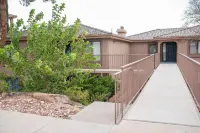 View, Pets OK, Pool, Hot Tub, Pickleball, Tennis, Basketball, Hike/Bike Trails