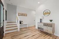 Bearside Retreat - Brand new, pet friendly, & 3 private acres minutes from town!