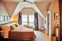 SevenTwenty: Hot Tub under the Stars - Appleton’s Coolest Cozy Stay