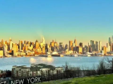 Charming 3BHK - 15 mins bus ride to Time Sq., NYC Hotels in West New York