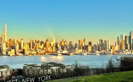 Charming 3BHK - 15 mins bus ride to Time Sq., NYC Отели рядом с достопримечательностью «Запад Нью Йорк Паркс Департмент»