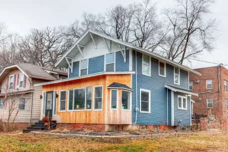 high street home stay Отели рядом с достопримечательностью «Iowa Events Center»