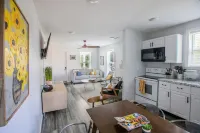 Cozy Modern 3-bd, Pet Friendly, 12 miles from RRG!