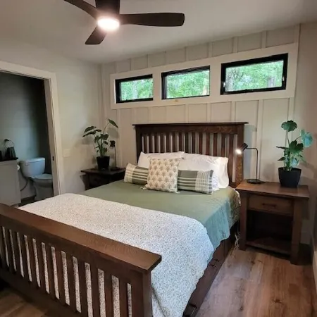 Valley Overlook, Peninsula, Ohio - Luxury Cabin adjoins National Park