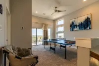 Modern house only minutes away from Fossil Rim Wildlife Center & Dinosaur Park.