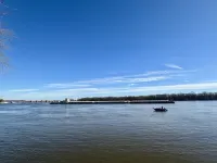 The River's Edge - Tiny Home 3 Hotels in Bellevue