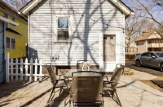 Entire house in a vibrant neighborhood - 3 Beds