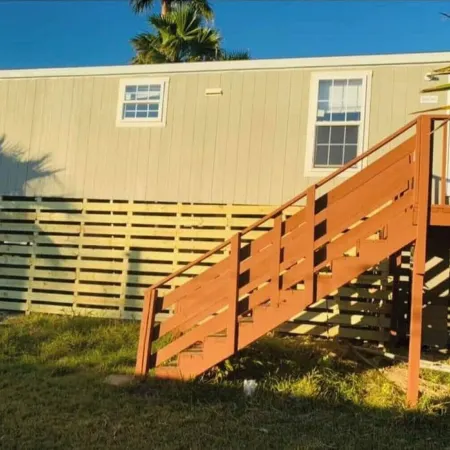 Charming Cottage I on Dickinson Bay