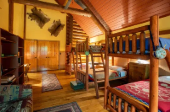 Northwoods Lake Escape • Bonfires, Boats & Fish!