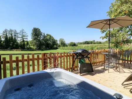 The Wood Shed  , Private Hot Tub, Derbyshire Dales/Peak District.