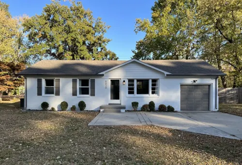 Entire- 3BR Stylish and Cozy Home - 10 min from post and downtown