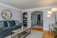5BR/2BA Beautiful and Spacious Home in Quiet Area