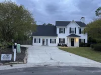 Sale! Coastal King Suite Near Concerts, Downtown, Beach, & Uncw. Pets Welcome!